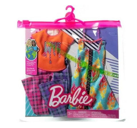 BARBIE CLOTHES 2 OUTFITS GWF04 --ملابس باربي - 2 زي و2 إكسسوارات لدمية باربي، هدية للأعمار من 3 إلى 8 سنوات‎