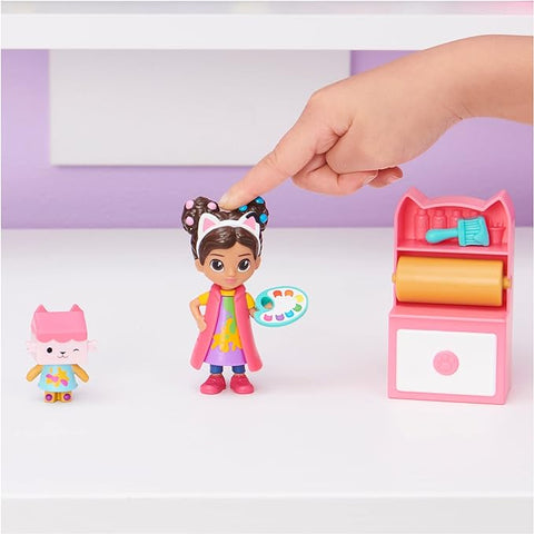 Gabby’s Dollhouse, Art Studio Set with 2 Toy Figures, 2 Accessories, Delivery and Furniture Piece--مجموعة ارت ستوديو مع مجسمات واكسسوارات من من غابيز دولهاوس