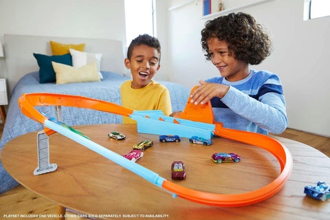 Hot Wheels Rapid Raceway Champion Action Hot Wheels Championship Track Speed Boost Oval Track Ages 4 and Older--ماتييل هوت ويلز رابيد رييس واي شامبيون مضمار البطولة لتعزيز السرعة على المضمار البيضاوي